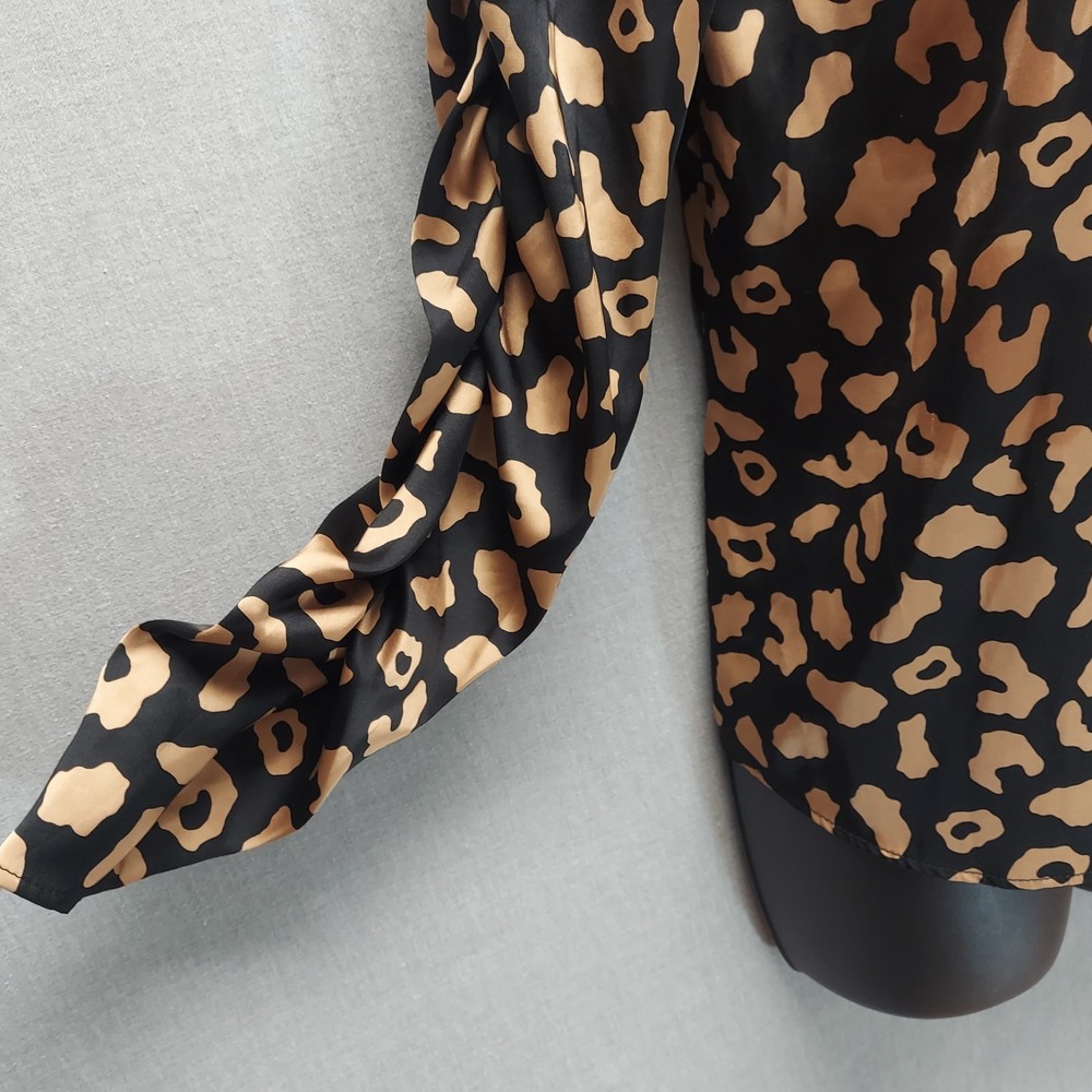Womens M Animal Print Blouse Mock Neck Ruched‎ Sleeve Top Structured Office Chic - Picture 5 of 16